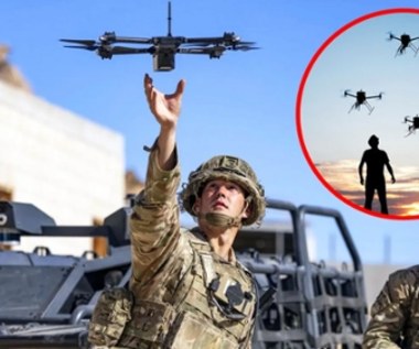 Tajna broń żołnierzy w akcji. Roje dronów uwalniane z plecaków