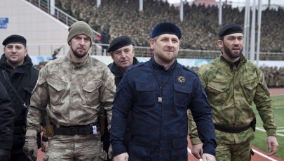 Tajne więzienia dla gejów w Czeczenii. "Bici, rażeni prądem" 