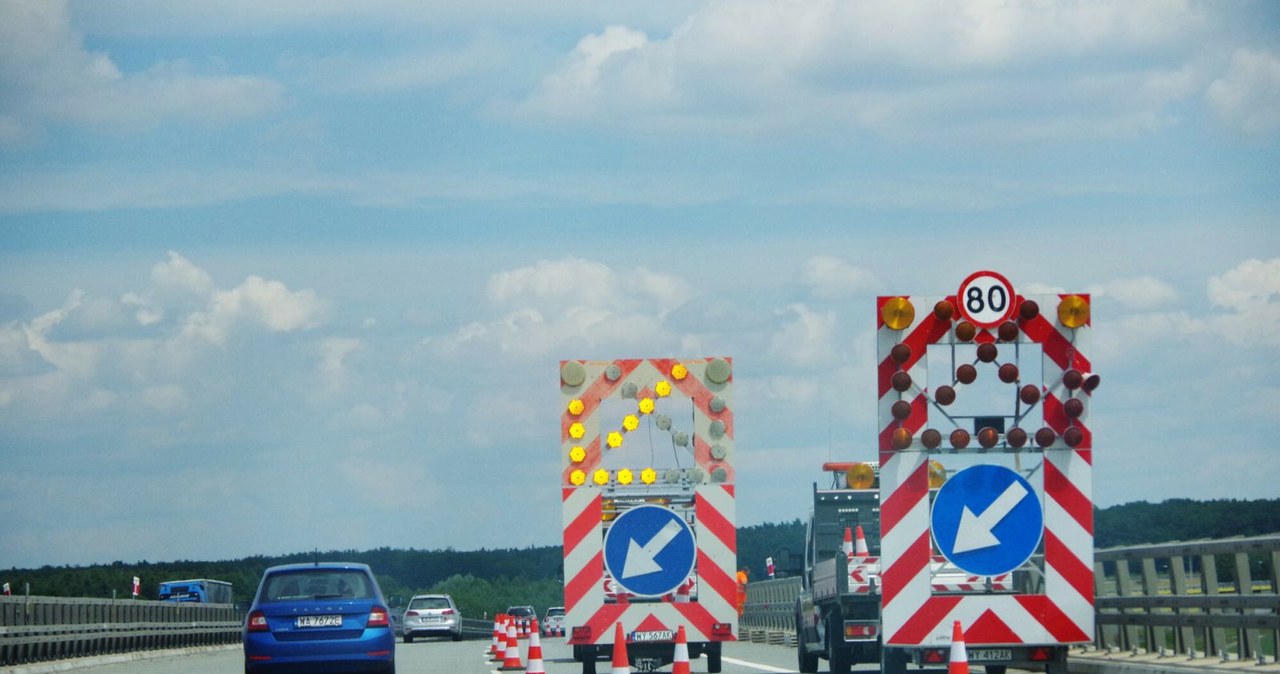 Tajne zapisy umów koncesyjnych na obsługę autostrad poznamy najszybciej w 2039 roku /Marek BAZAK/East News /East News