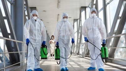 Tajny raport USA: Pandemię koronawirusa miał spowodować wyciek z laboratorium