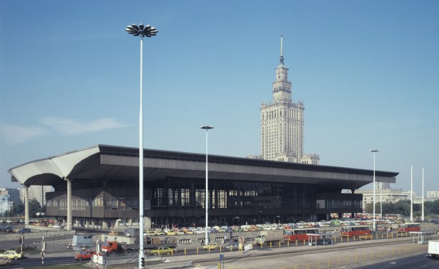 Tak 50 lat temu wyglądał Dworzec Centralny w Warszawie. Niezwykłe zdjęcia!