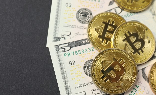 Tak autorytarne reżimy omijają sankcje. Ekspertka wskazuje na rolę kryptowaluty