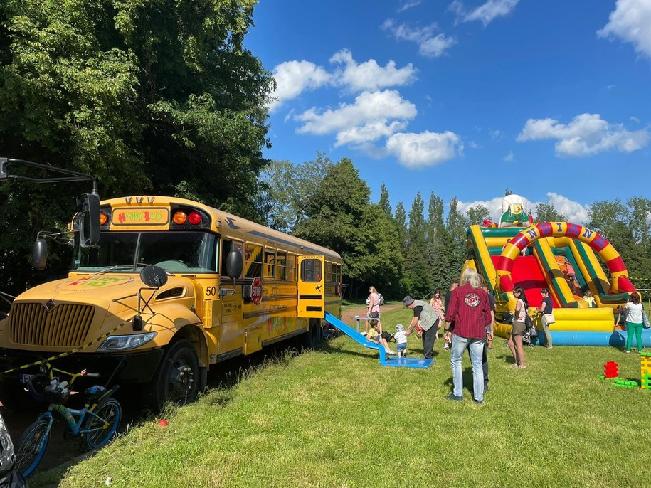 Tak bawiły się dzieci w poprzednich edycjach Happy Busa /Fundacja Happy Kids /Materiały prasowe