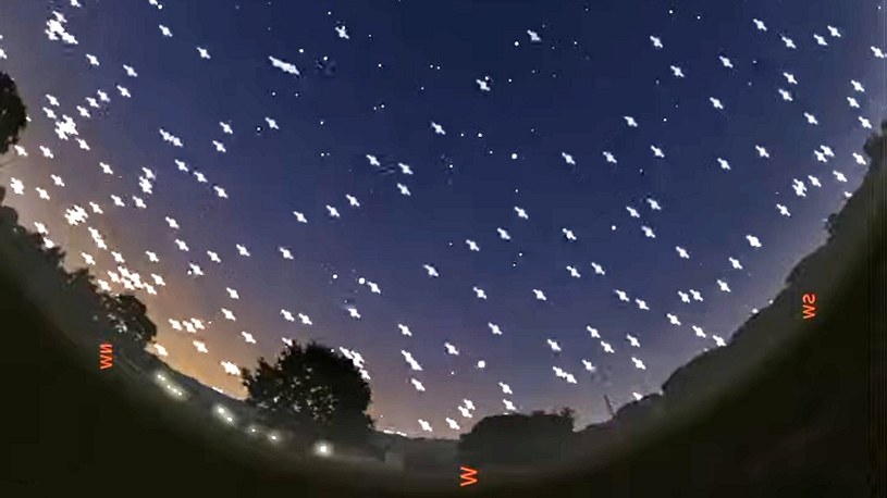Tak będzie wyglądało niebo, gdy na orbicie pojawi się 12 tysięcy mikrosatelitów Starlink [FILM] /Geekweek