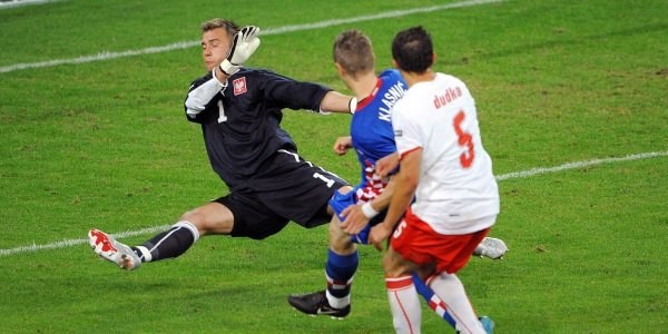 Tak bronił Artur Boruc w meczu z Chorwacją /AFP