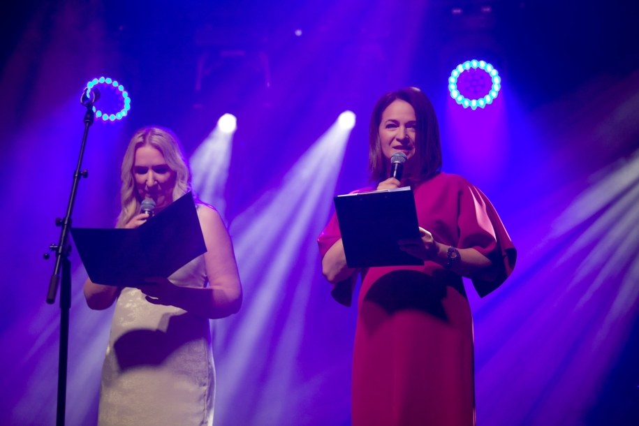 Tak było rok temu. Prof. Anna Sowa-Staszczak, organizatorka festiwalu i Ewa Drzyzga, prowadząca koncert. /Materiały prasowe