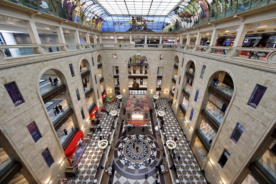 Tak centrum handlowe wygląda w środku /YURI KOCHETKOV /PAP/EPA