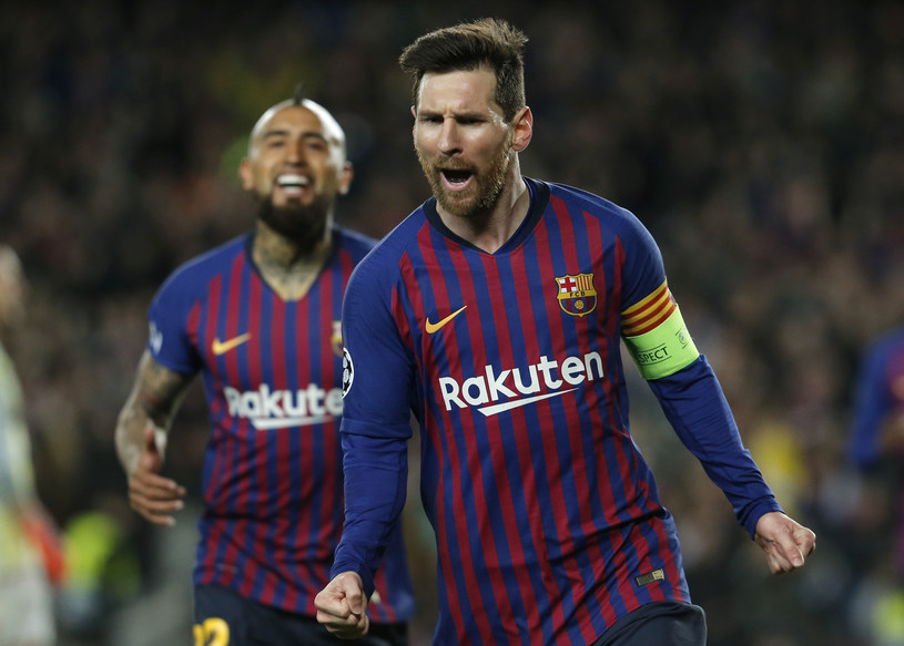 Tak cieszył się Messi z kolejnego gola dla Barcelony w meczu z Lyonem /AFP