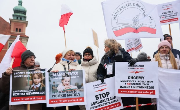 "Tak dla edukacji, nie dla deprawacji". Manifestacja w Warszawie