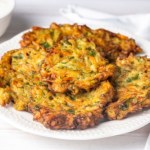 Tak dobrych placków z cukinii jeszcze nie jadłem. Są pożywne i chrupią aż miło