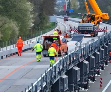 Tak działa mobilny most ASTRA. Mają sprytny sposób na remont dróg