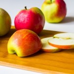 Tak jedzone jabłka działają najlepiej. Większość osób popełnia jeden błąd