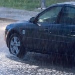 kałuża Tak kierowcy niszczą silniki. Jesienią problem się nasila