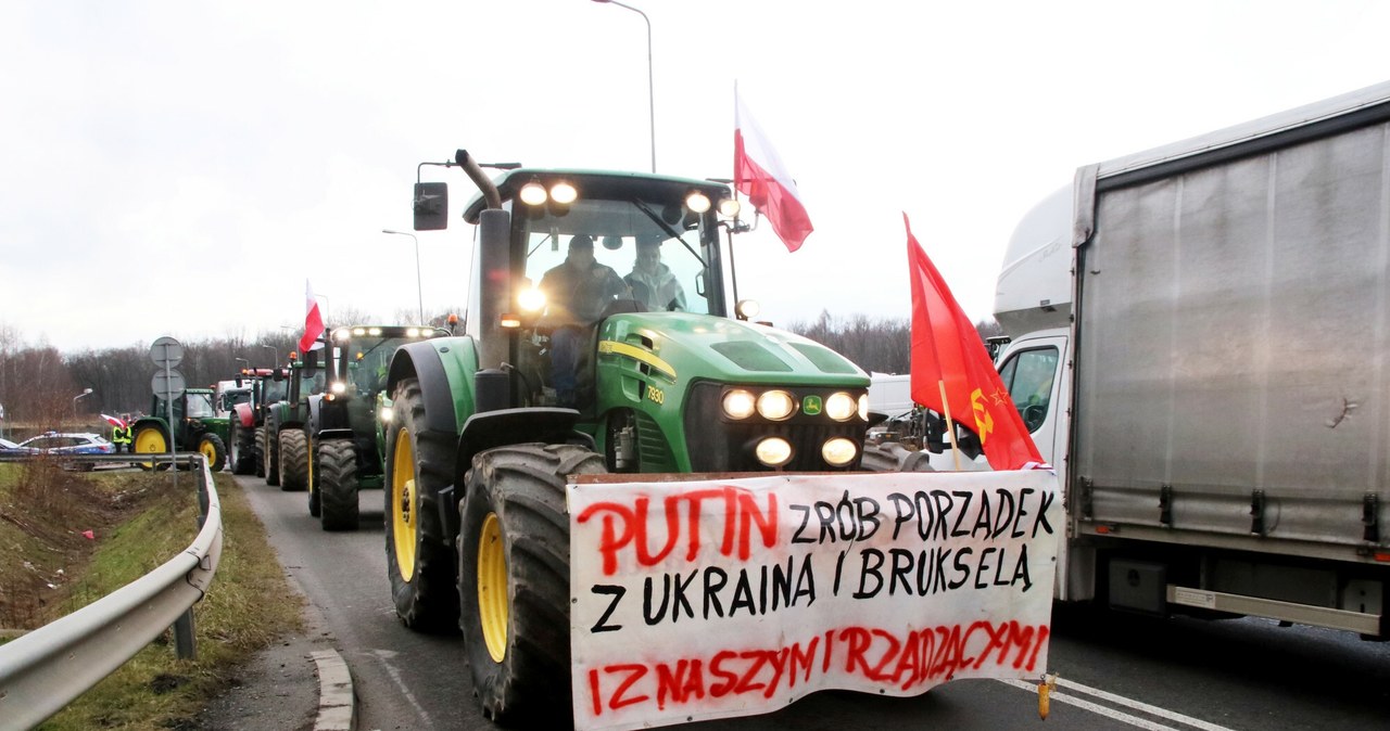Tak kontrowersyjne transparenty przylgnęły do protestów rolników, zwiększając u części społeczeństwa nastawienie negatywne do nich /foto: Dawid Machecki/nowiny.pl/East News /East News