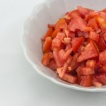 porady kuchenne Tak kroję pomidory do sałatki. Nie puszczają tyle wody