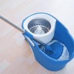 Tak łatwo wyczyścisz mopa. Nie wydasz ani grosza i nie ubrudzisz sobie rąk