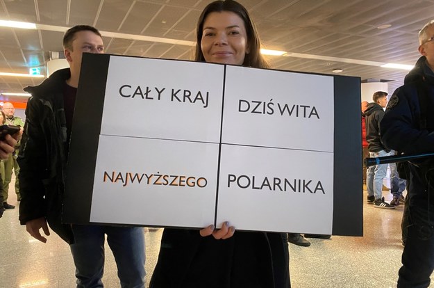 Tak Mateusz Waligóra witany był na lotnisku /Mariusz PIekarski /RMF FM