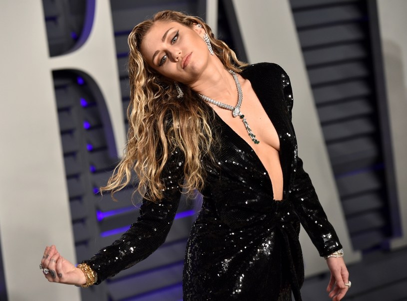 Tak Miley Cyrus prezentowała się na Vanity Fair Oscar Party 2019 /John Shearer /Getty Images