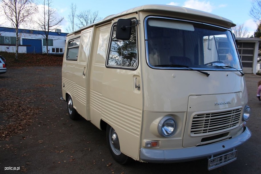 Tak mogła wyglądać furgonetka, którą uprowadzona została studentka /policja pl /