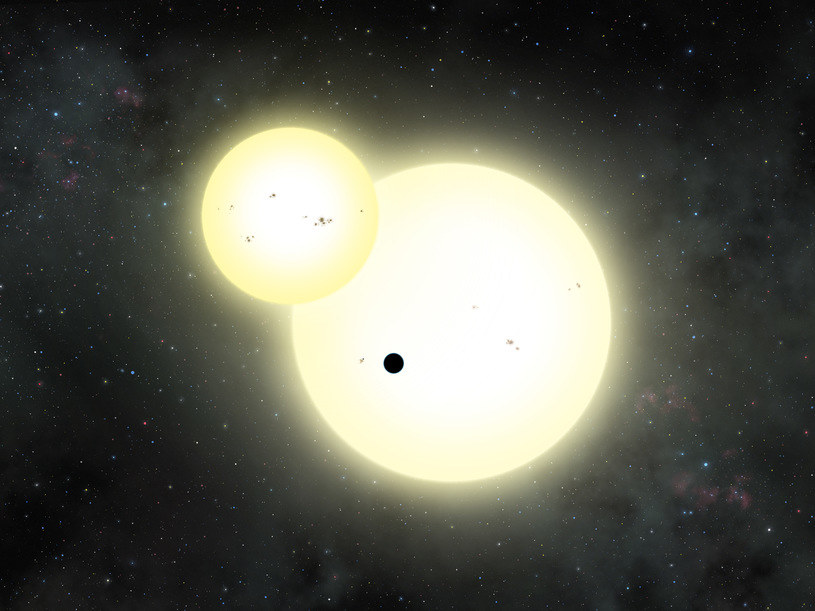 Tak może wyglądać zaćmienie jednej gwiazdy przez drugą i równoczesny tranzyt planety Kepler-1647 b /materiały prasowe