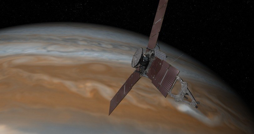 Tak mozna sobie wyobrażać Juno nad Jowiszem /NASA