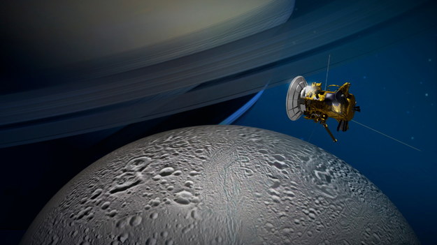 Tak można sobie wyobrażać sondę Cassini nad powierzchnią Enceladusa /NASA/JPL-Caltech /materiały prasowe