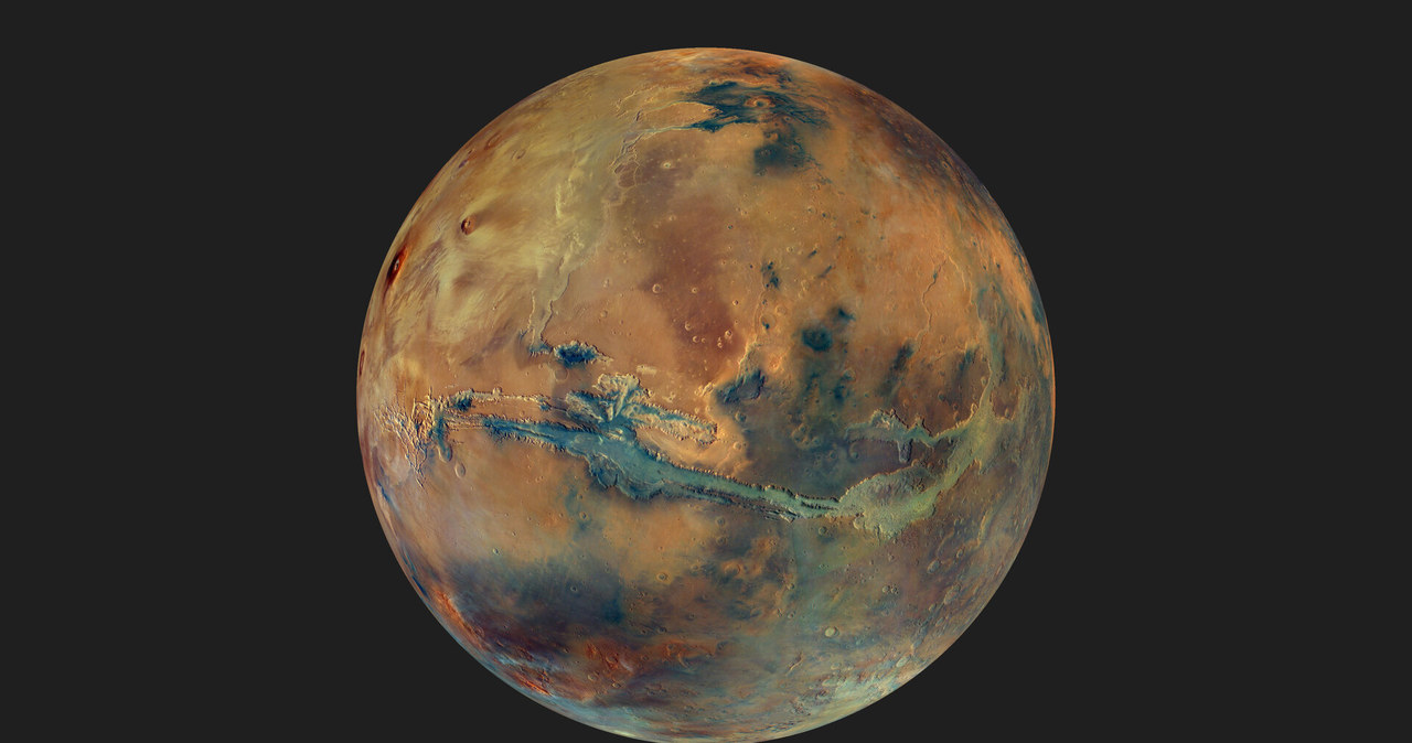 Tak naprawdę wygląda Mars. Zdjęcie wykonane przez Mars Express pokazuje, że nie jest czerwony, lecz kolorowy / zdjęcie: ESA /domena publiczna