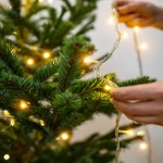 Tak naprawisz lampki choinkowe. Twoje drzewko zalśni nowym blaskiem