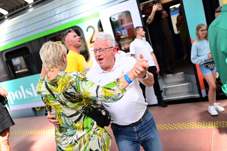 Tak nasi słuchacze bawili się na peronie w Katowicach. /Karolina Jóźwiak /RMF FM