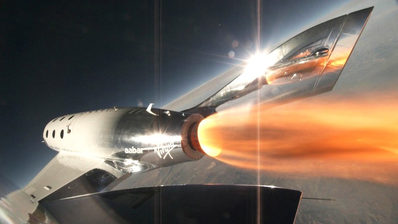 Tak niesamowicie wyglądał wczorajszy lot statku kosmicznego od Virgin Galactic /Geekweek