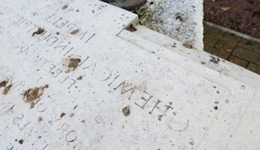 Tak odnowisz literki ma nagrobku. Obejdzie się bez wydawania fortuny na fachowca