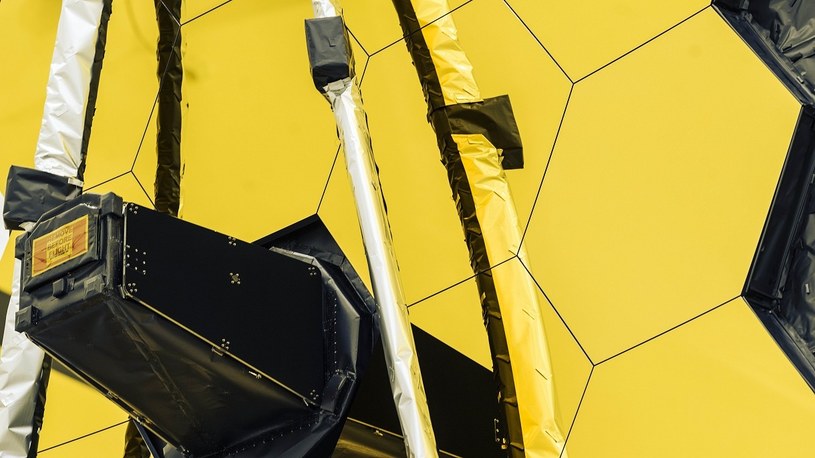 Tak pięknie lśni złote lustro Kosmicznego Teleskopu Jamesa Webba [WIDEO] /Geekweek