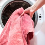 Tak piorą ręczniki w hotelach. Dlatego są miękkie i puszyste bez prasowania 