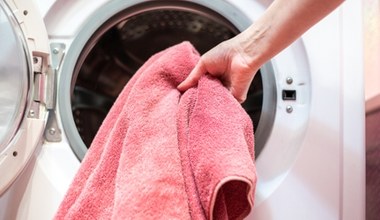 Tak piorą ręczniki w hotelach. Dlatego są miękkie i puszyste bez prasowania 