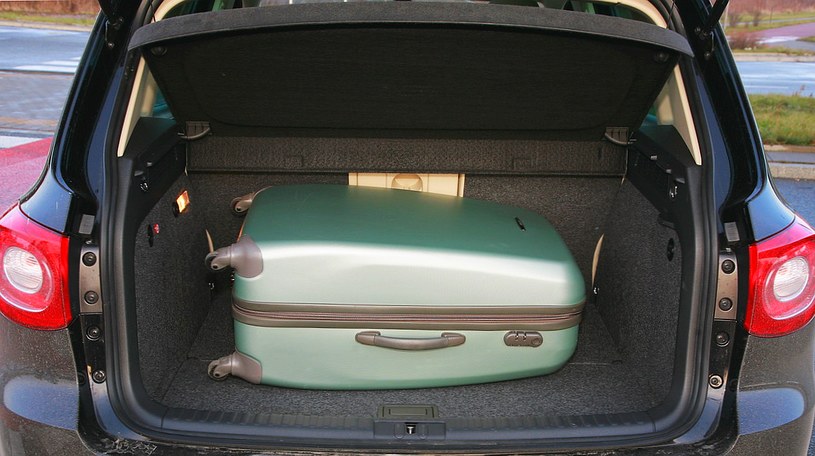 Tak powinien wyglądać bagażnik – regularne kształty, pojemność 470 l, wysokiej jakości wykończenie. /Motor