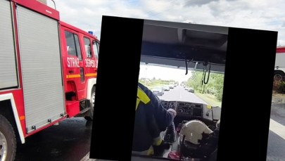 ​Tak powinien wyglądać korytarz życia! Strażacy opublikowali nagranie