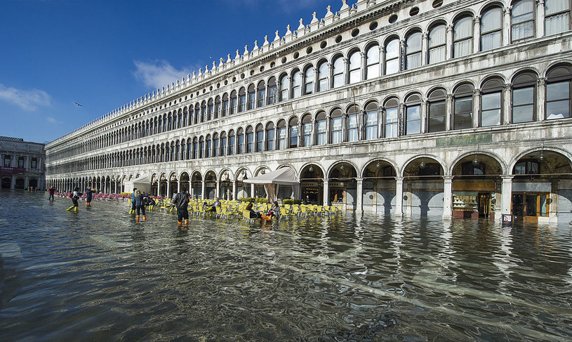 Tak prezentował się budynek w 2013 roku, czyli przed rozpoczęciem remontu /Marco Secchi / Contributor /Getty Images