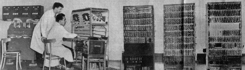 Tak prezentował się pierwszy polski komputer zbudowany w 1958 roku. /Wikipedia /materiał zewnętrzny