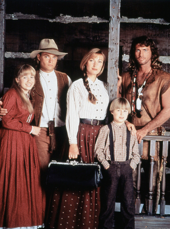 Tak prezentowała się rodzina dr Quinn w dwóch pierwszych sezonach. Od lewej: Erika Flores (Colleen), Chad Allen (Matthew), Jane Seymour (dr Quinn), Shawn Toovey (Brian) i Joe Lando (Sully). /AKPA