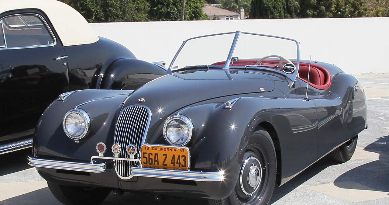 Tak prezentuje się jaguar XK120, którym jeździł Clark Gable /David Livingston /Getty Images