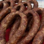 Tak przechowuję kiełbasę w lodówce. Zapach nie przechodzi na inne potrawy 