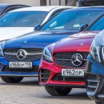 Tak Rosjanie kupują BMW i Mercedesy. Sankcje omijają dzięki Chinom