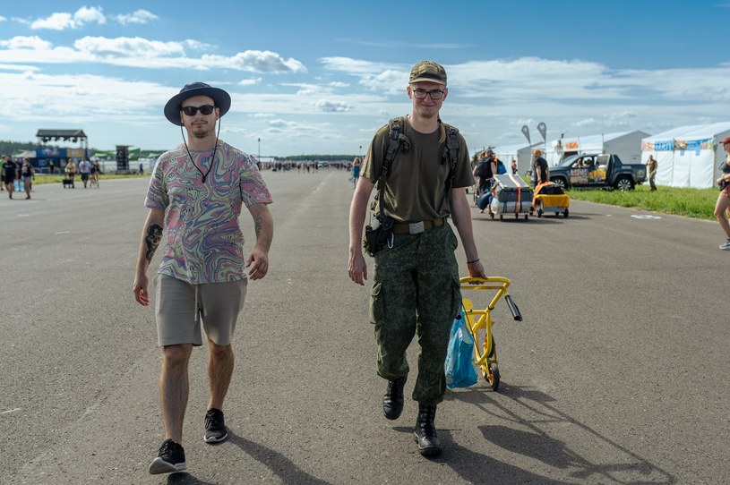 Tak się bawi Pol'and'Rock Festival 2024. Tłumy ludzi w drodze, korki na dojeździe