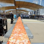 Tak się bije rekordy: Upiekli najdłuższą pizzę na świecie