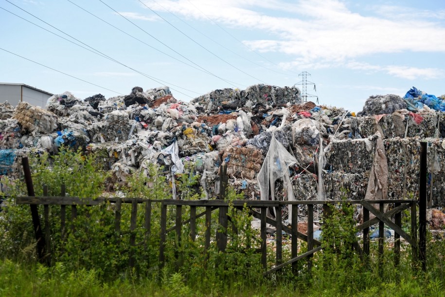 Tak składowisko wyglądało przed pożarem / 	Grzegorz Michałowski    /PAP