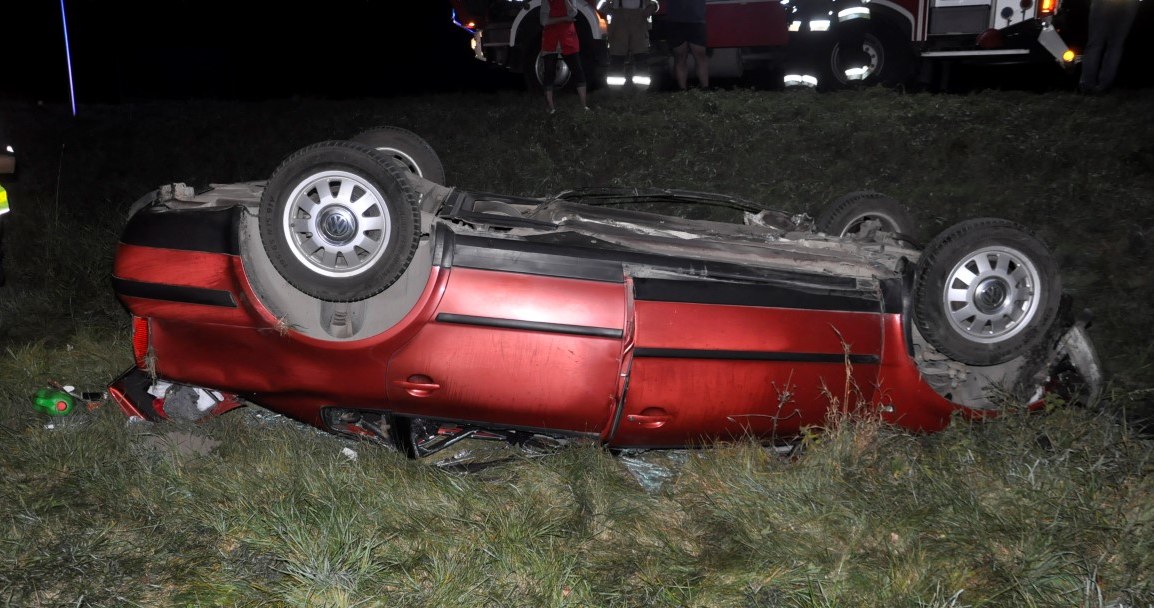 Tak skończyła się ucieczka. Pijakowi z zakazem jazdy nic się nie stało... /Policja