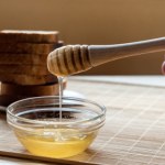 Tak sprawdzisz, czy miód jest naturalny. Więcej nie dasz się nabrać