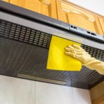 Tak szybko wyczyścisz brudny okap. Obejdzie się bez śmierdzącego octu