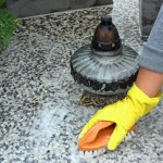 Tak szybko wyczyścisz nagrobek z lastryko. Bez smug i zacieków w kilka minut