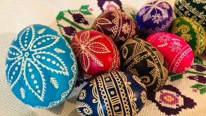 Tak to robią koło Opoczna. Niezwykła tradycja przygotowania pisanek